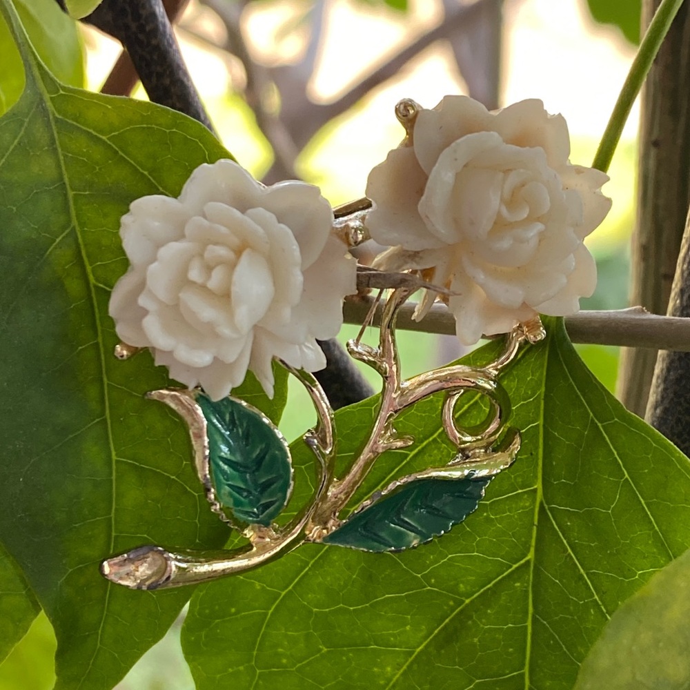 1960’s Midcentury✨White Rose💟🤍porcelain Brooch